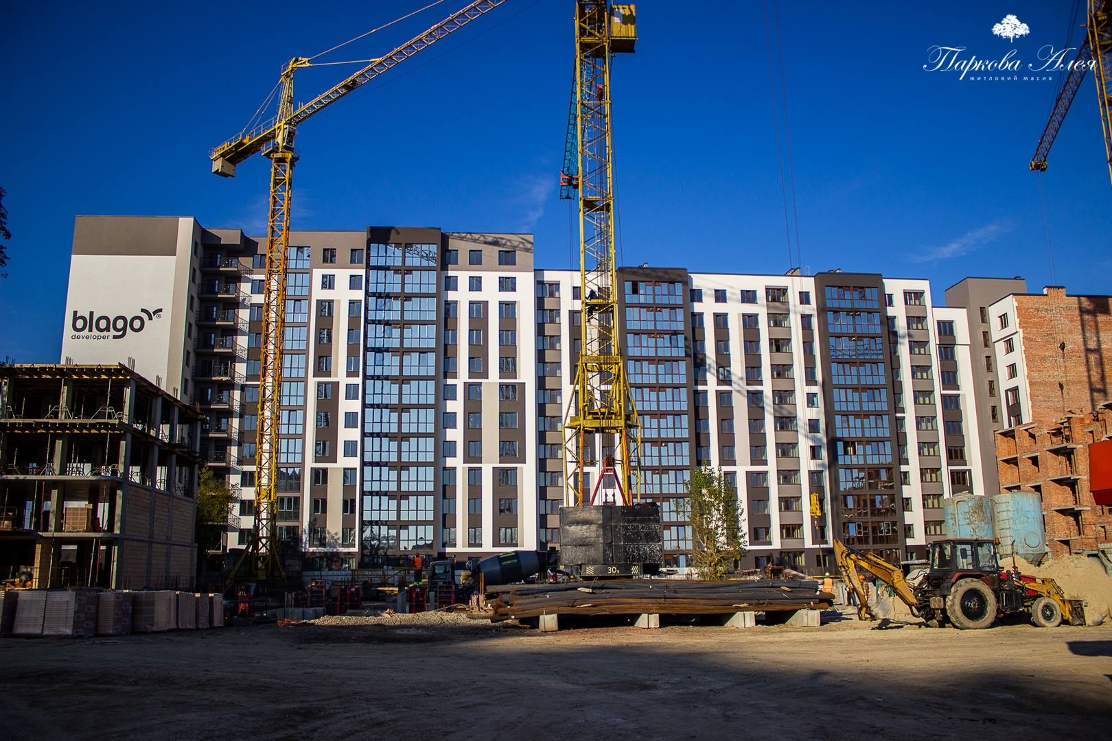 The state of construction of a residential array “Parkova Alley” on 18.10.2019.