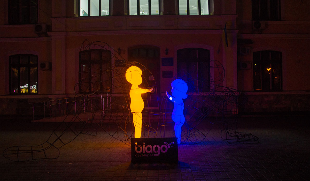 “People”: an installation by Kharkiv artists appeared in the center of Frankivsk with the support of blago developer