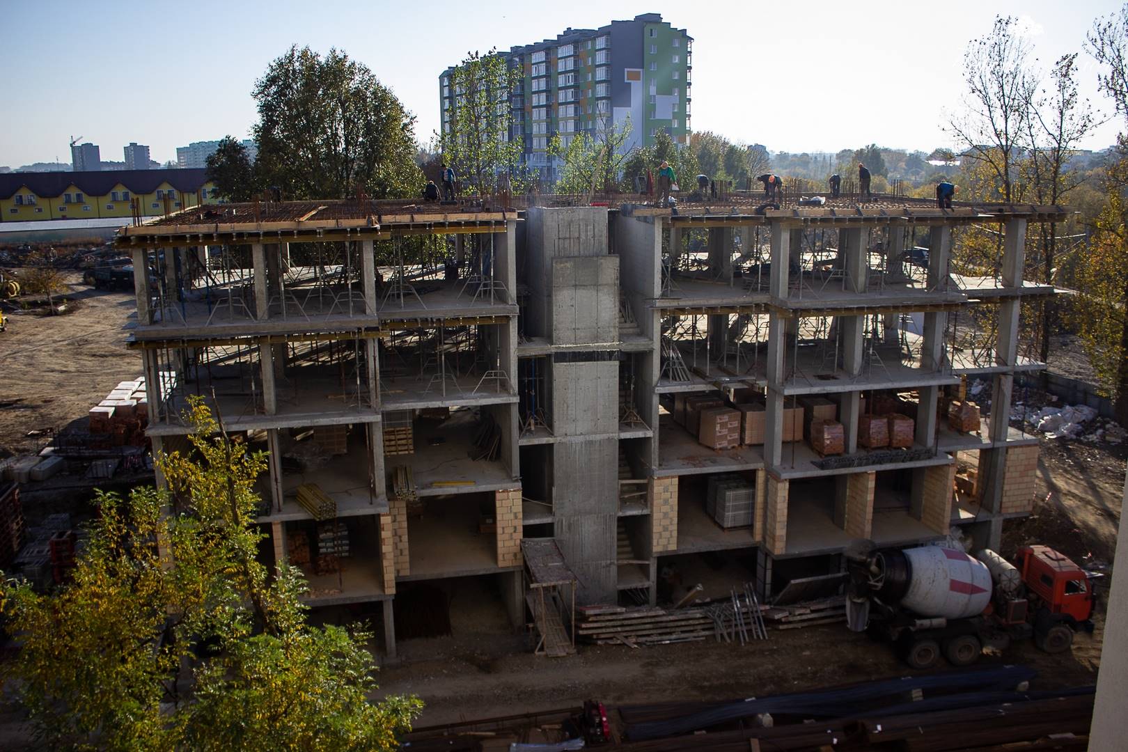 The state of construction of a residential array “Parkova Alley” on 18.10.2019.